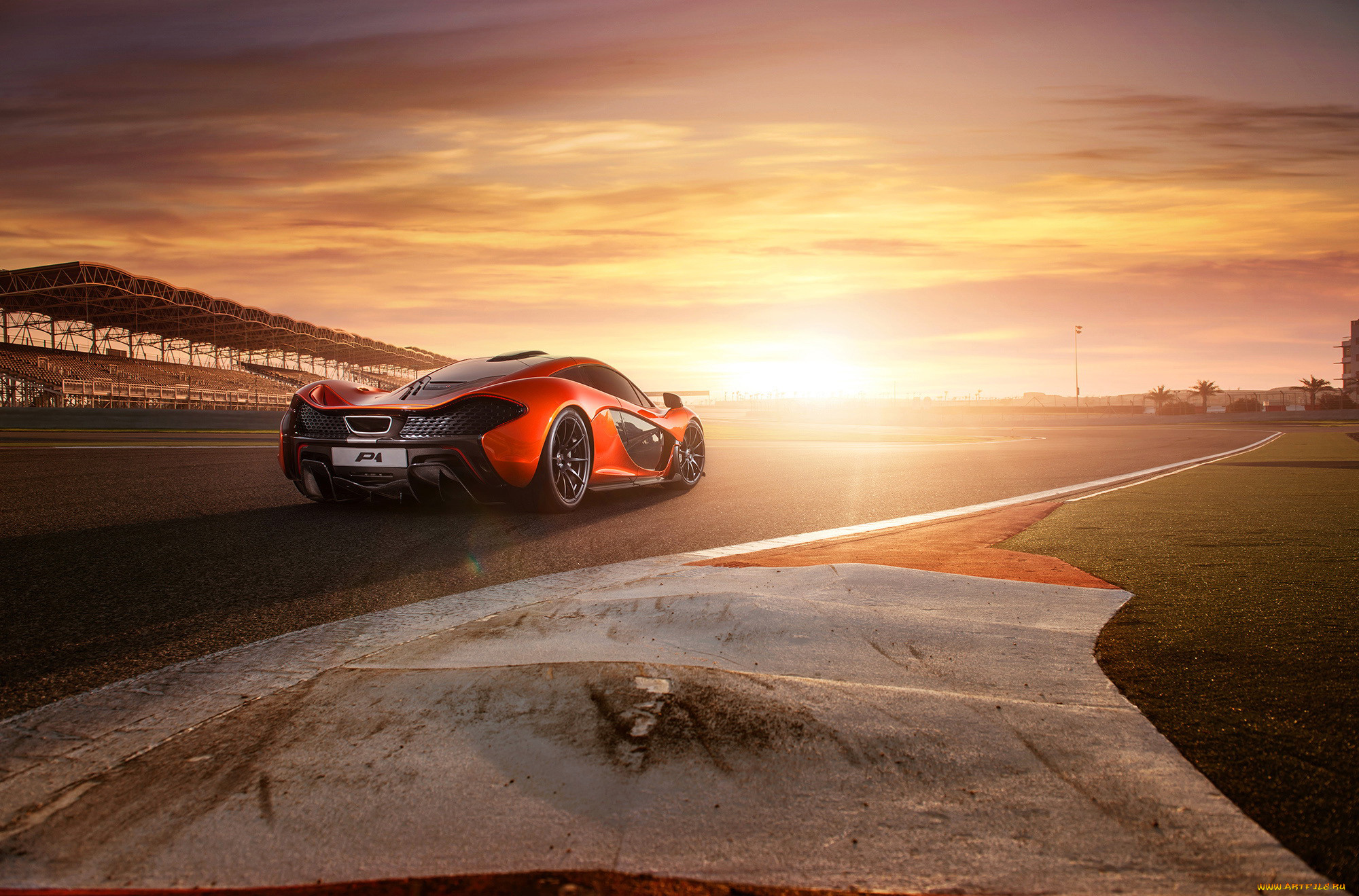 Обои 2013 McLaren P1 Автомобили McLaren, обои для рабочего стола,  фотографии 2013 mclaren p1, автомобили, mclaren, дорога, закат, p1 Обои для  рабочего стола, скачать обои картинки заставки на рабочий стол.